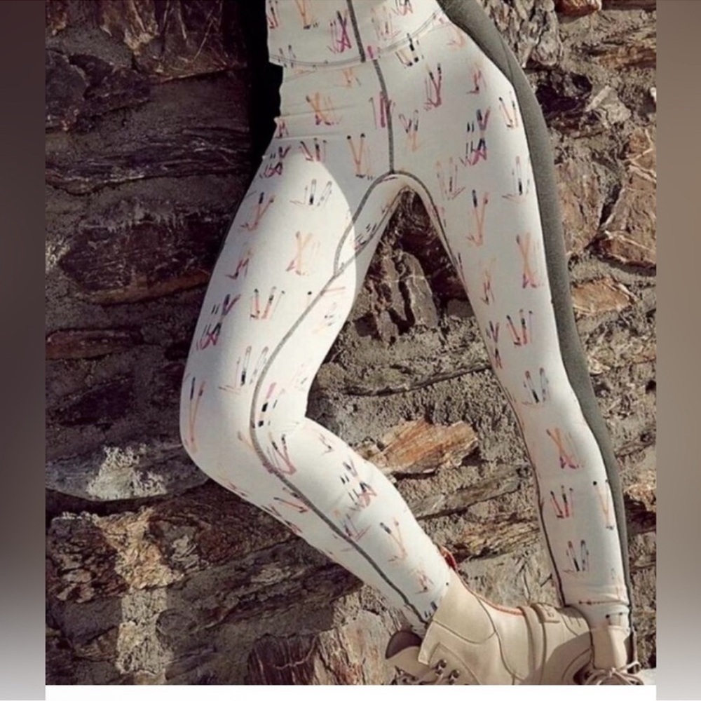 Free People You Know It Base Layer Printed leggings. NWT. Tips up ivory